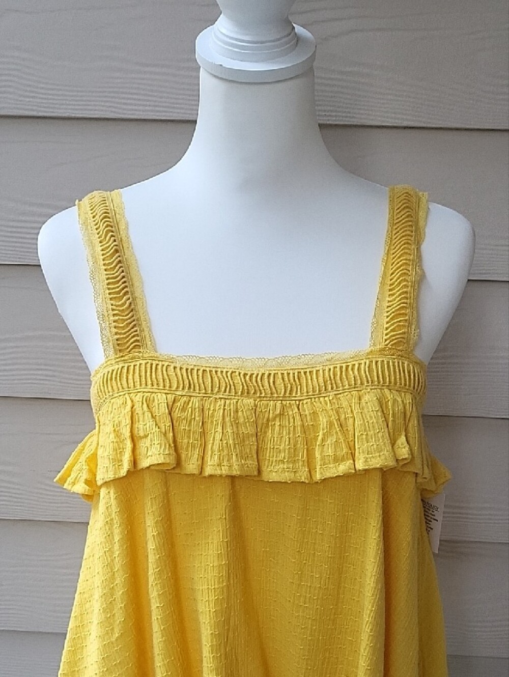 Rocks & Indigo Yellow Off Shoulder Ruffle Tank Top Size Small NWT Textured - Picture 3 of 9